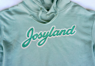 JOSYLAND Damen Cropped Hoodie aus weichem Stoff, mit Kapuze und lockerer Passform, in Schwarz.