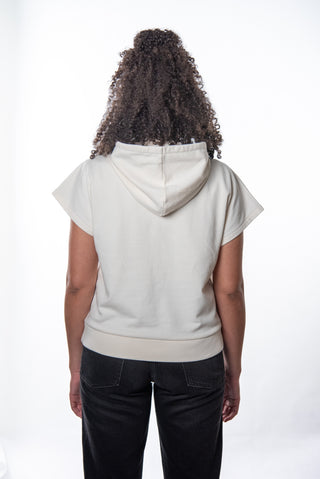 Schlichter Frauen Hoodie von Josyland ohne Ärmel, aus weichem Stoff, in einem stilvollen, lässigen Design.