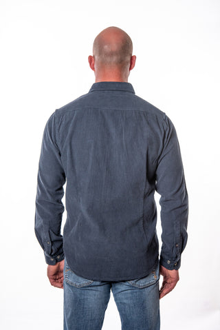 Herren-Hemdjacke aus Kord von Josyland, detailreiche Nahaufnahme einer stilvollen, braunen Jacke mit Knöpfen und Kragen.